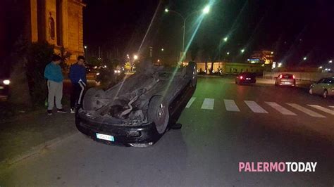 Incidente Al Foro Italico Perde Il Controllo Dell Auto E Si Ribalta