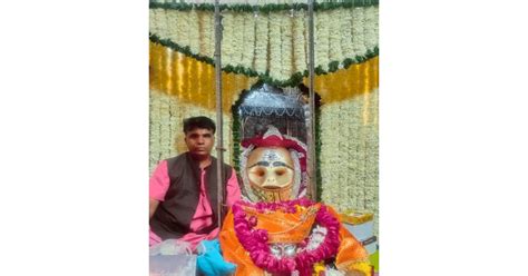 Ujjain: Kaal Bhairav Mandir decorated with 400 kg flowers