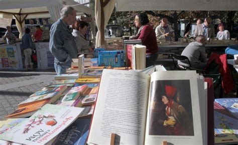 "Алея на книгата" в София - Cross.bg