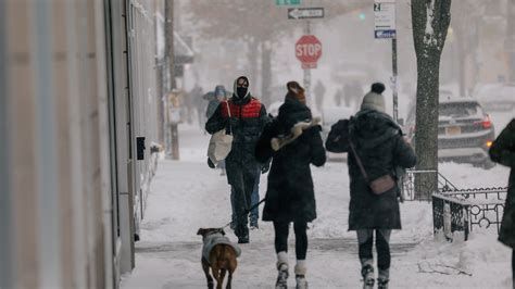 How To Stay Safe In Extreme Cold Weather The New York Times