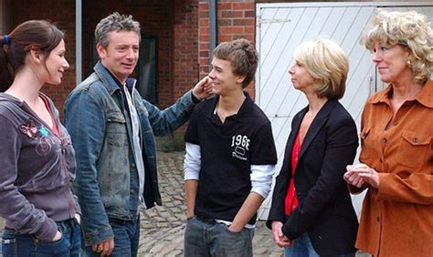 Coronation Streets Gail Platt Returns To Cobbles With Ex Husband