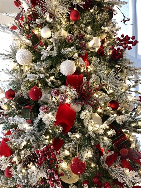 A Simple Flocked Red And White Christmas Tree♥️ Flocked Christmas Trees Decorated Elegant