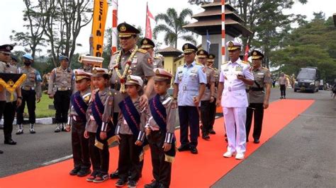 Profil Lengkap Jenderal Bintang 3 Kandidat Kuat Wakapolri Tribunjogja