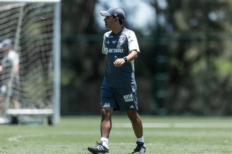 Atlético faz último treino antes de duelo por permanência na Série A