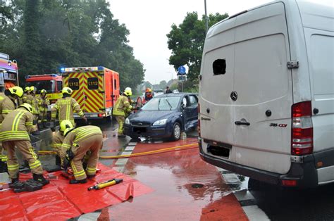 Verkehrsunfall Person Eingeklemmt Einsatzbericht Ratingen Lintorf