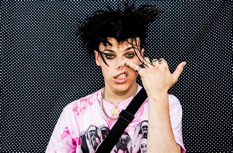 Yungblud Machine Gun Kelly Release Music Video For Acting Like That