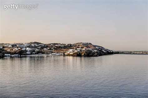 Villas and hotels along the shores of Mykonos Greece 이미지 1643333184