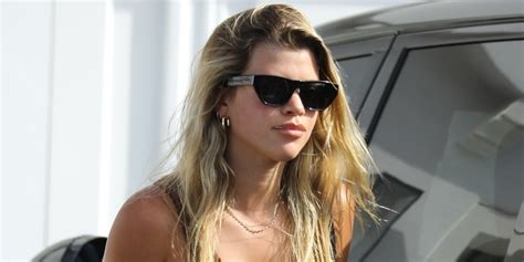 Sofia Richie Shows Off Toned Abs While Heading To The Beach Sofia Richie Just Jared Jr