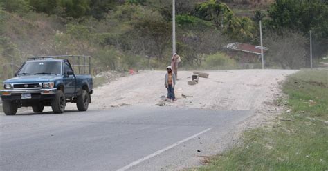 Anuncian rehabilitación de carretera a El Poy y Agua Caliente