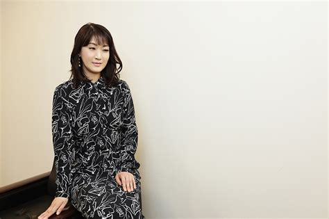 市川由紀乃、松井五郎作詩の新曲『花わずらい』で妖艶に変身 「デビュー30周年の今年は、面白おかしい一年にします！」