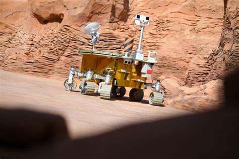 China S Zhurong Rover Finds Polygon Structures Beneath The Surface Of Mars Researchers Find