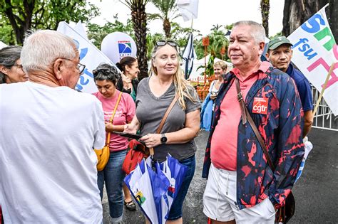 Manifestation Contre La Mont E De L Extr Me Droite Devant La Pr Fecture