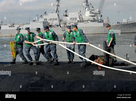 USS Montpelier returns to Naval Station Norfolk Stock Photo - Alamy