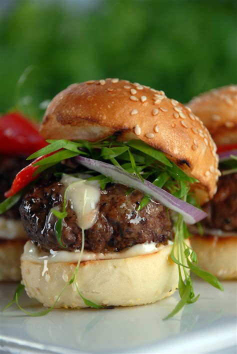Beef and Lamb Baseball Sliders - Gusto TV