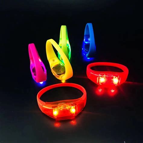 Pulseira Led Pisca Ativa Conforme Batida Da Musica Ou Movimento