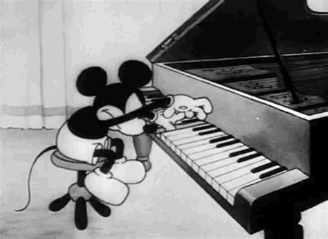 Classic Mickey Mouse Gifs To Celebrate His Birthday Imagenes De