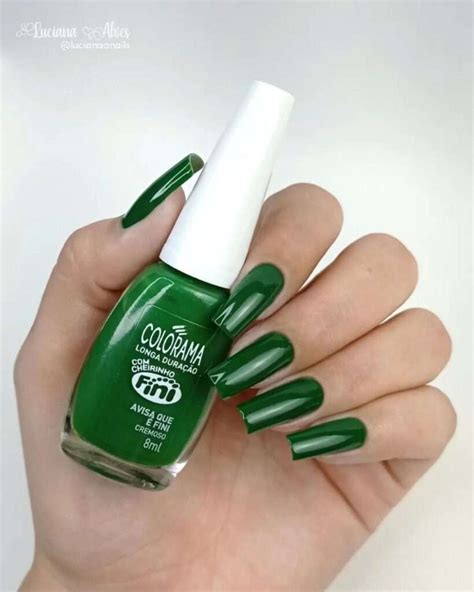 Esmalte Verde Cintilante Como Dar um Brilho Especial às suas Unhas