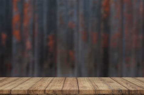 Table Vide En Bois Devant Un Arrière Plan Flou Peut être Utilisée Pour