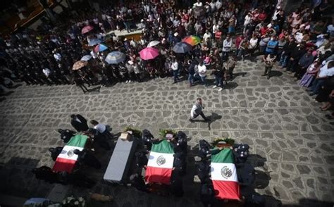 Tepetlán rinde homenaje a policías fallecidos tras paso de tormenta