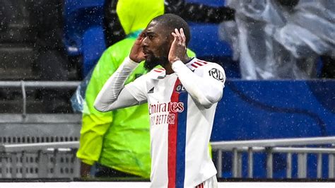 Ol La R Ponse Am Re De Toko Ekambi Apr S Les Sifflets Des Supporters