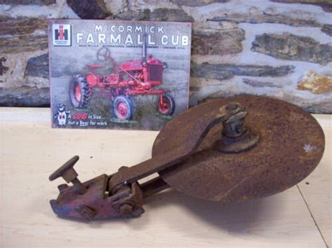 Farmall Cub International Fast Hitch Moldboard Plow Rolling Colter With