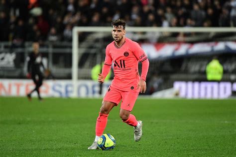 Foot PSG PSG Bernat prêt à partir grosse alerte à Paris Foot 01