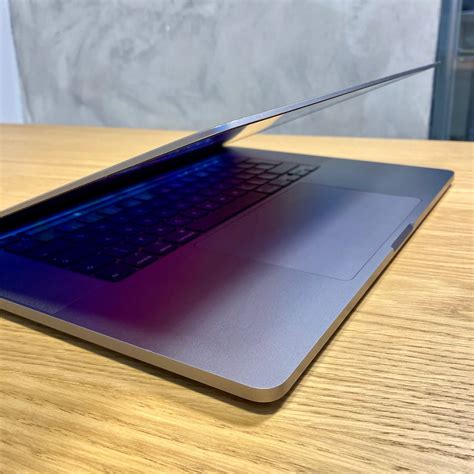 MacBook Pro 16 Touch Bar Space Gray I7 Rok 2019 16GB RAM 512GB SSD