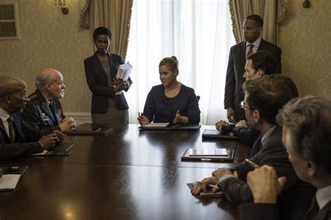 Inside Amy Schumer Season 4 Clip Criticizes Sexist Sitcoms