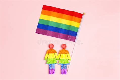 Figuras De Parejas Gays Con Arcoiris Con Burbuja De Habla Sobre Fondo