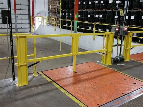 Industrial Loading Dock Safety Gate: Quality Safety Rails