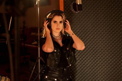 Celeb Laura Marano Nude Photo 32