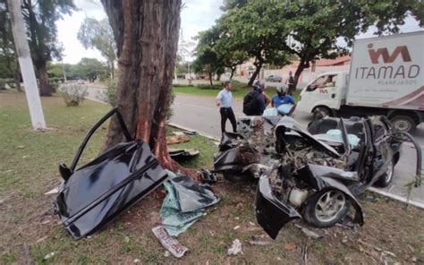 Motorista Perde O Controle Da Dire O E Sofre Acidente Na Zona Sul De