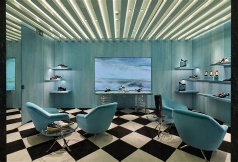 Prada, oh Prada | Luxus wohnung, Haus deko, Inneneinrichtung für läden