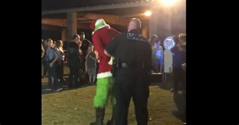 Hewitt Police Arrest The Grinch At Christmas Tree Lighting