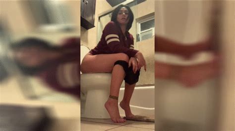 Amateur House June 12 Am Stinky Potty Wmv