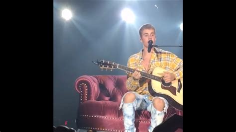 Justin Bieber Singing Love Yourself Acoustic At Purpose Tour In Antwerp