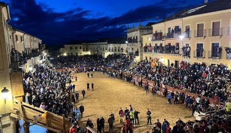 El Matador De Toros El Almendra Es Volteado Por Un Astado De