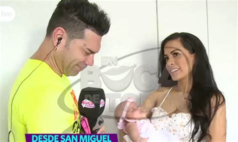 Carlos Barraza Y Vanessa L Pez Presentaron A Su Hija Emiliana