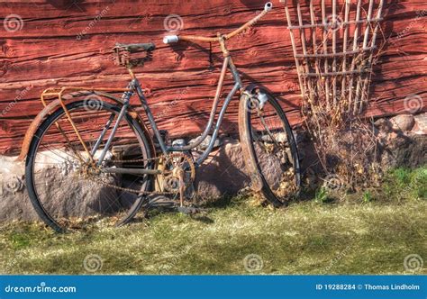 Bicicleta Velha E Oxidada Foto De Stock Imagem De Turista