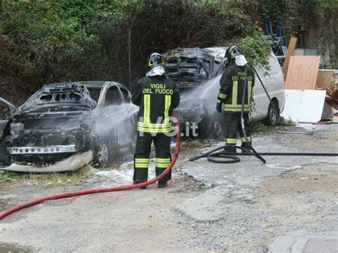 Savona Auto In Fiamme Nella Zona Di Via Turati Foto Photogallery