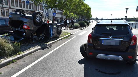 FOTOS Heidelberg Fahranfänger 17 landet auf B37 mit Auto auf