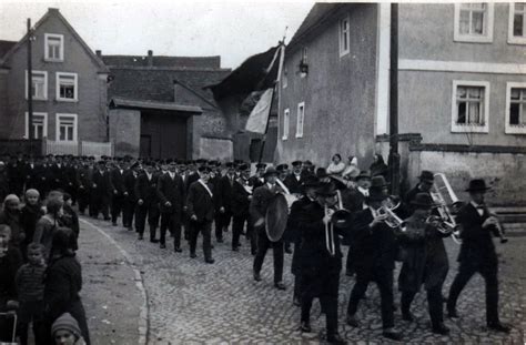 Verschiedene Umzüge durchs Dorf Großjena