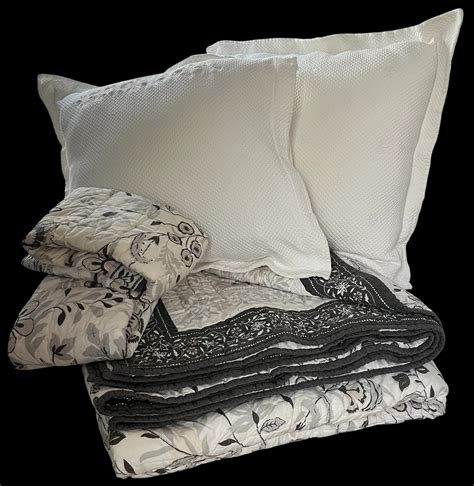 Garnet Hill California King Quilt And Matching Pillow Shams And Carecchi