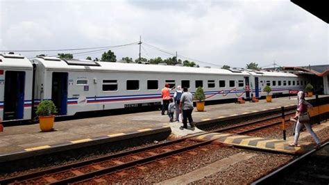 Jadwal kereta api Malang-Jogja lewat stasiun kereta api Malang, ada tiket mewah liburan tahun ...