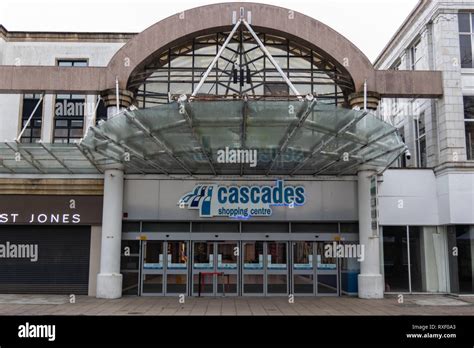 Centre Commercial Cascades Banque De Photographies Et Dimages à Haute