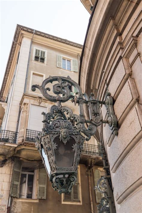 Nett Frankreich Laterne Auf Der Fassade Des Opernhauses Stockfoto