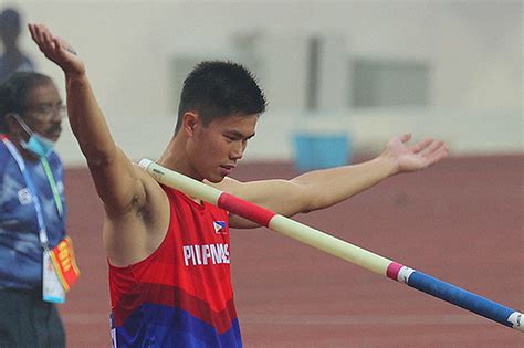 Obiena Defends Pole Vault Title With New Sea Games Record Abs Cbn News