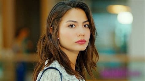 Demet Ozdemir Actress Erkenci Kush Tv Series Turkish Sanem HD