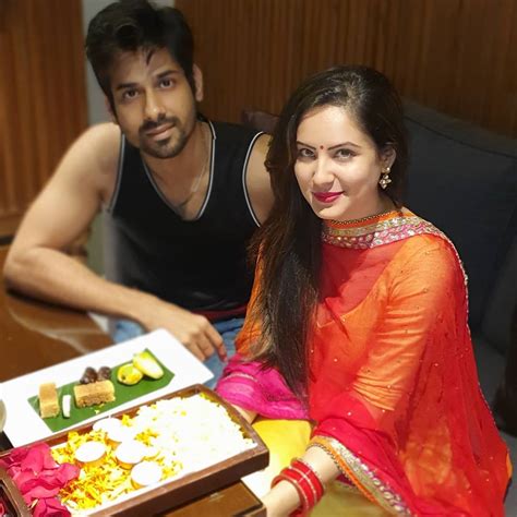 Actress Puja Banerjee Celebrate Karva Chauth With Husband Kunal Varma সদ্য মা হয়েছেন স্বামী