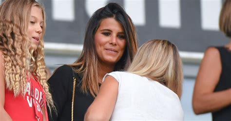 Sortie Officielle De Karine Ferri Dans Les Tribunes Du Stade Allianz Riviera Pour Venir Voir Son